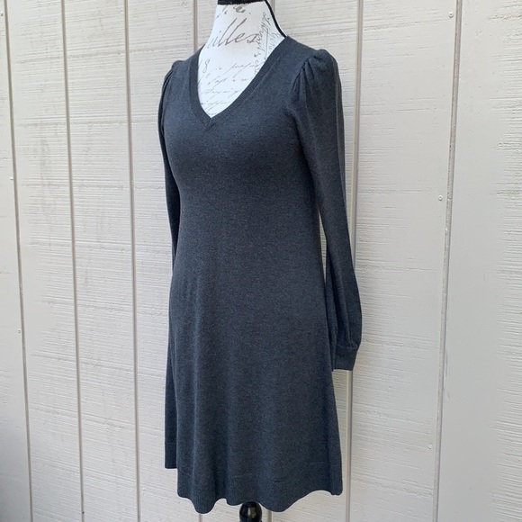 NWOT ANN TAYLOR LOFT Petites Gray V-Neck Swing Sweater Dress - Picture 3 of 14